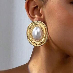 Vintage pearl earrings N516